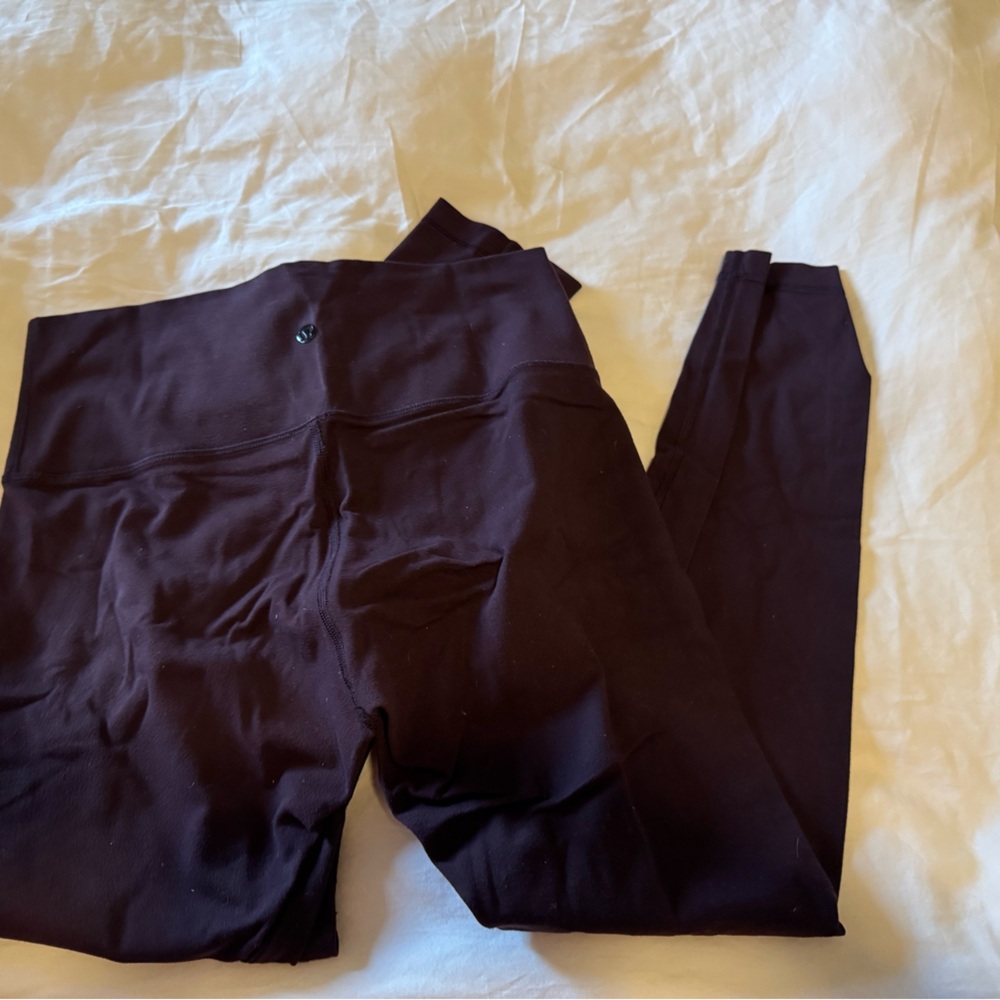 Lululemon Wunder Under leggings.